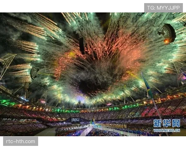 欧冠主题展在伦敦开幕,展出历届冠军奖杯复制品